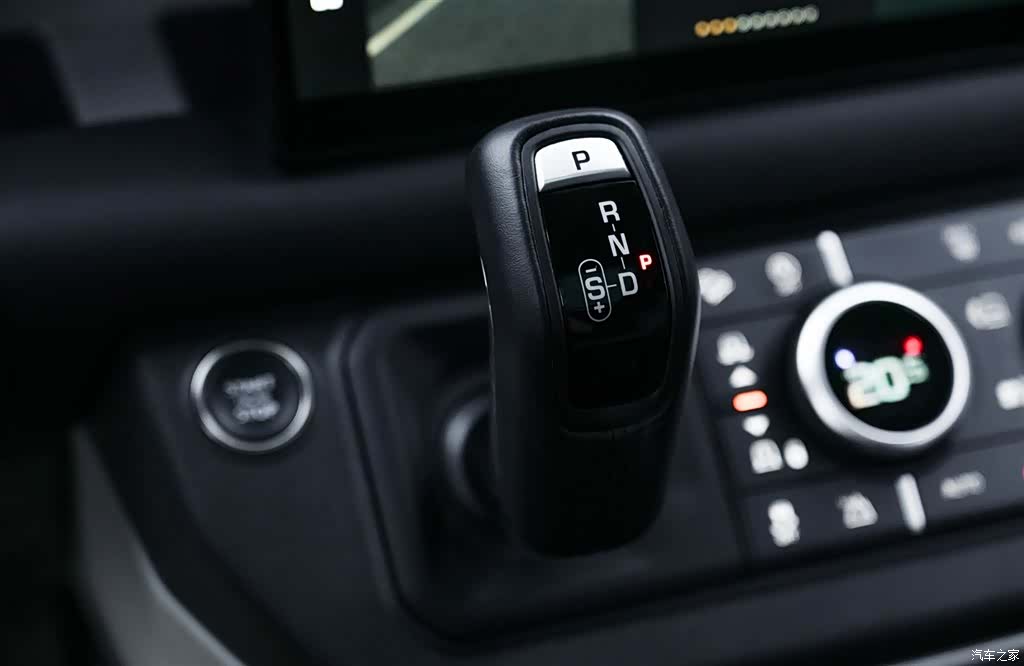 Land Rover Defender, 2023 18