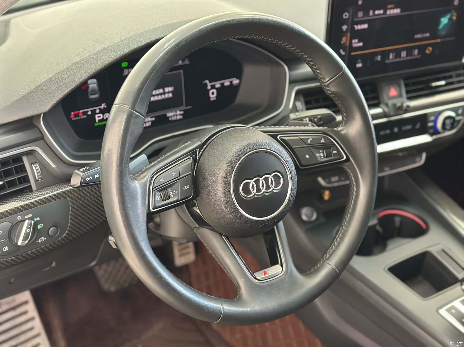 Audi A4L, 2021 все фото