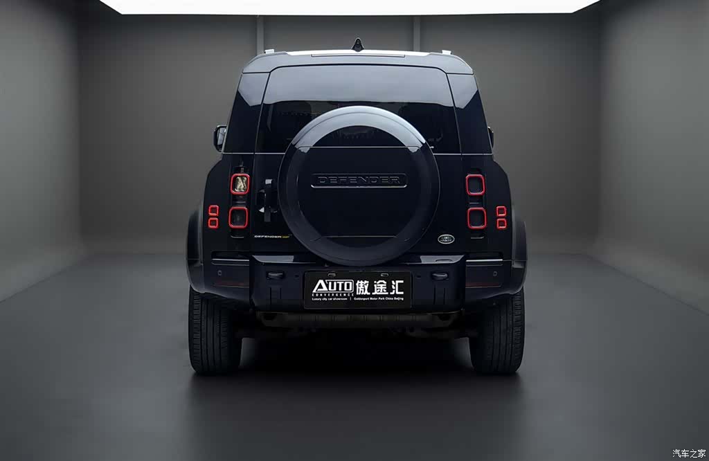 Land Rover Defender, 2023 4