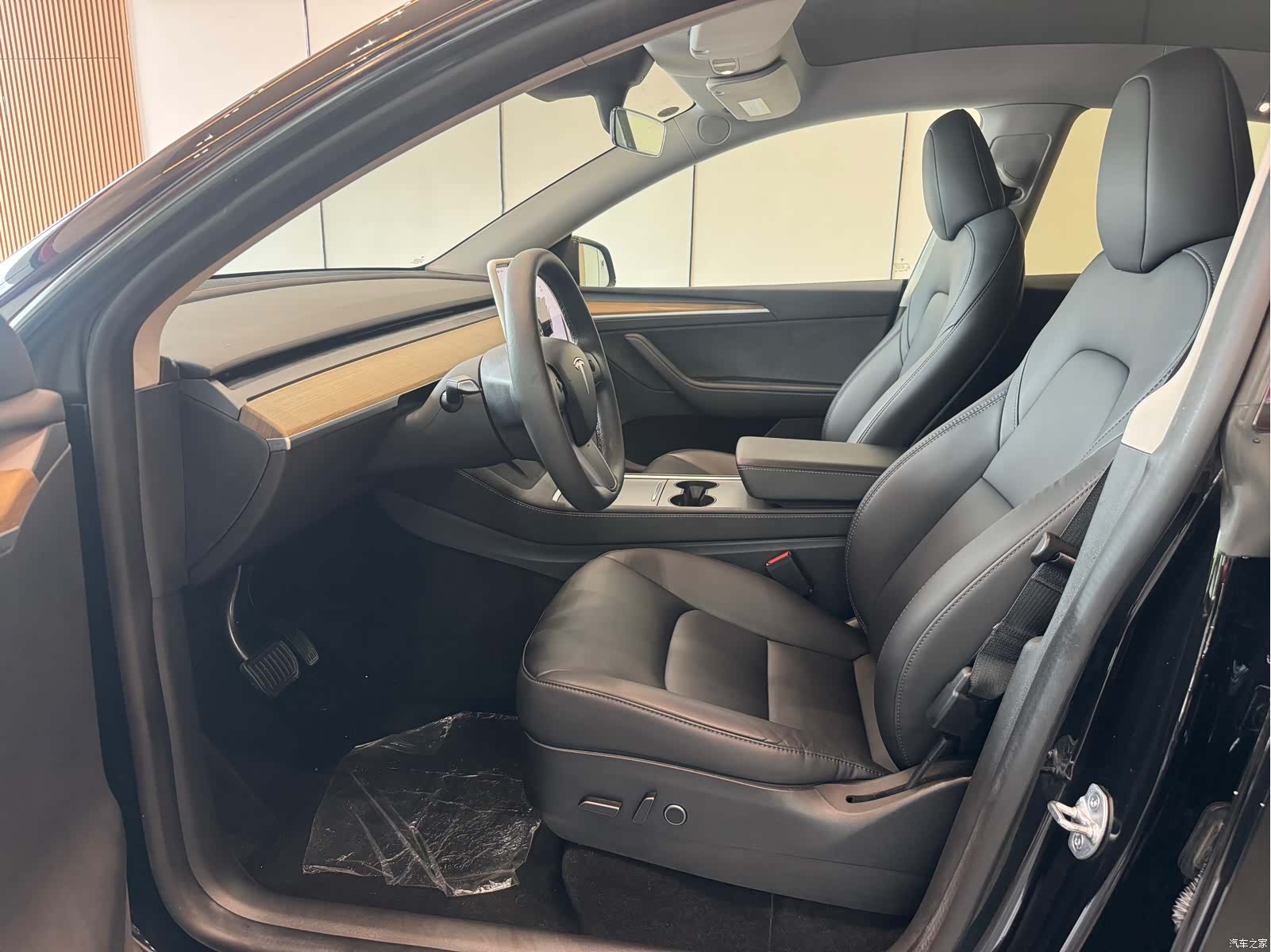 Tesla Model Y, 2023 все фото