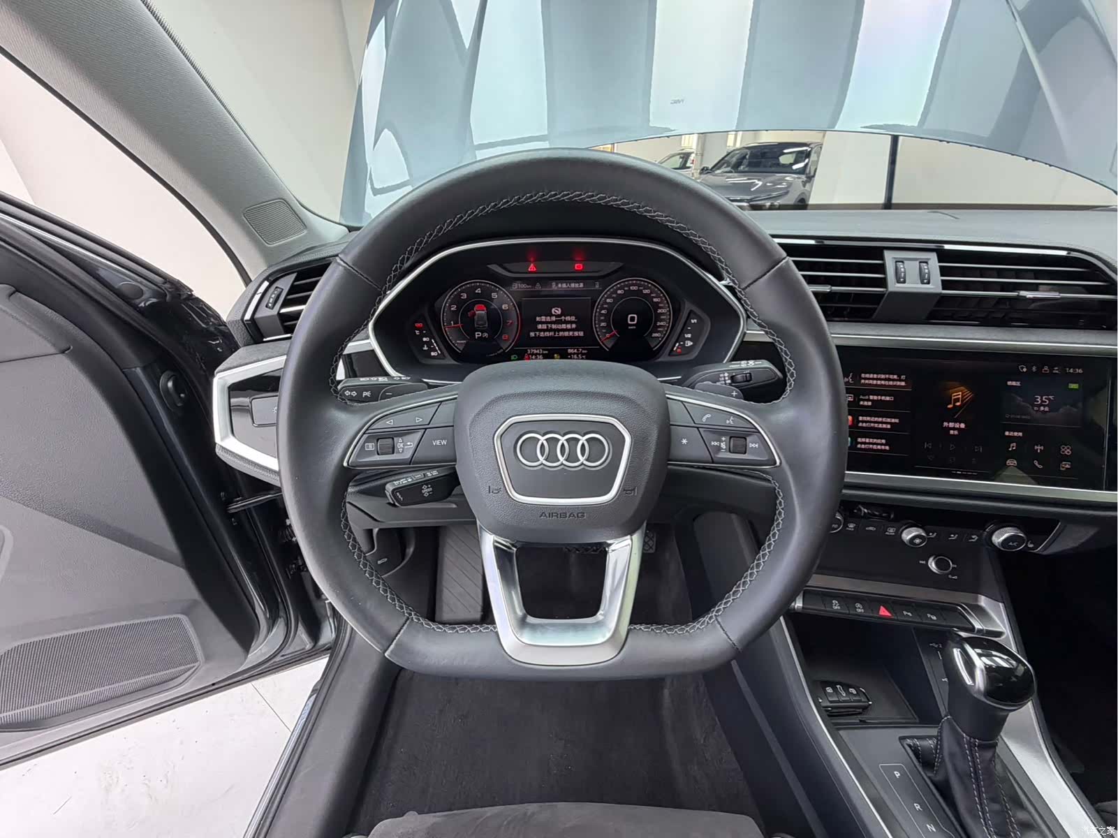 Audi Q3, 2022 10