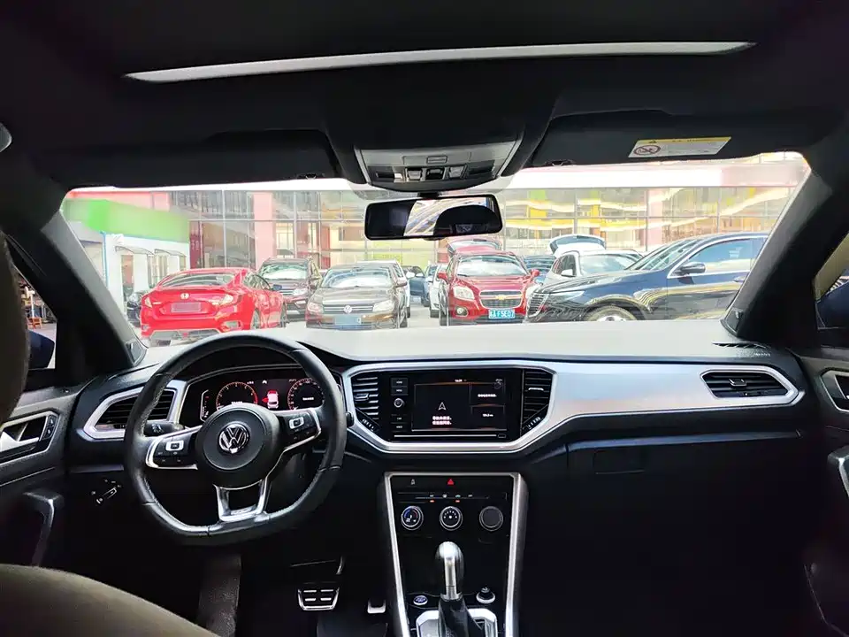 Volkswagen T-ROC exploring Songs