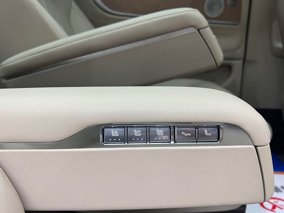 AITO Ask the world M9