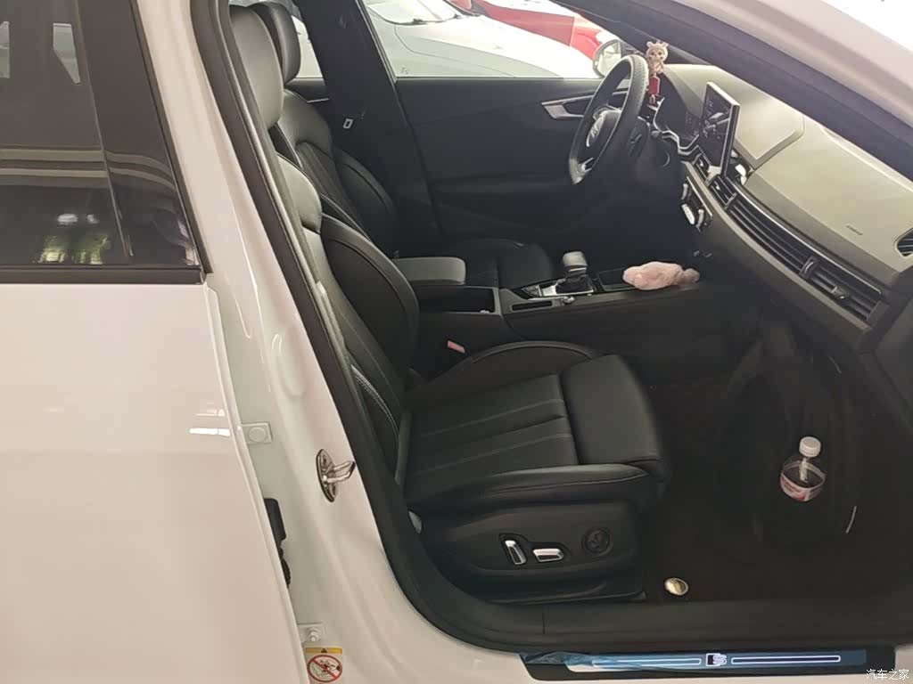 Audi A4L, 2024 25