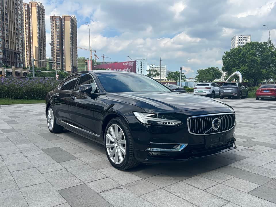 Volvo S90