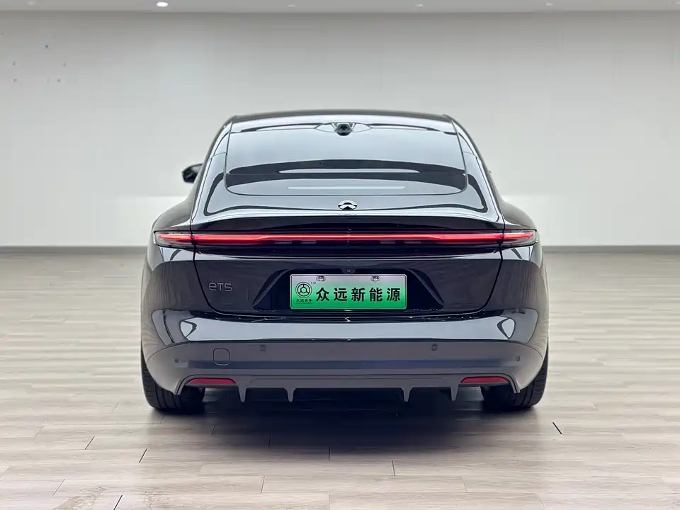 NIO ET5