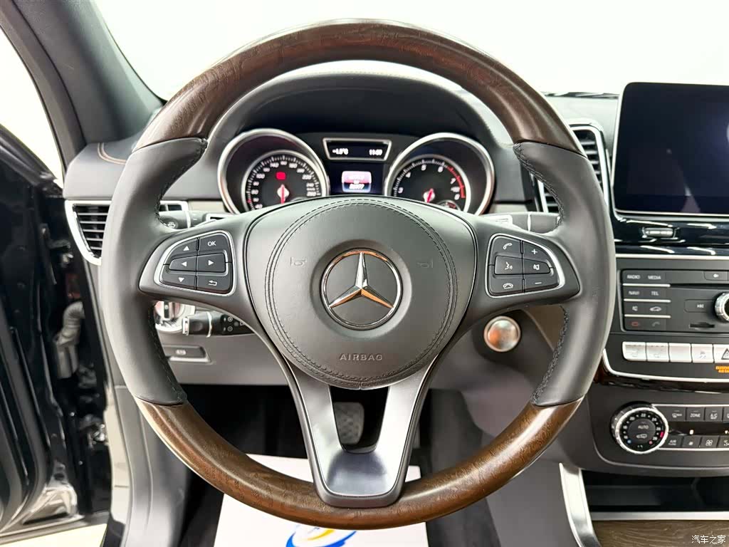 Mercedes-Benz GLS, 2018 11