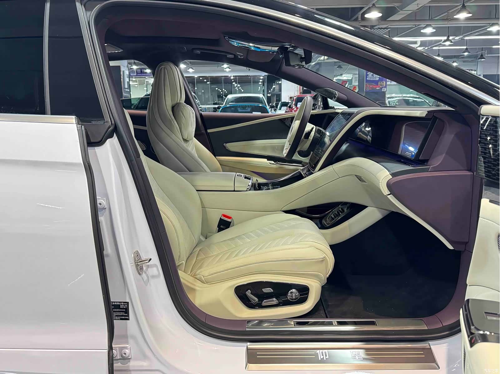 Yangwang U7, 2025 25