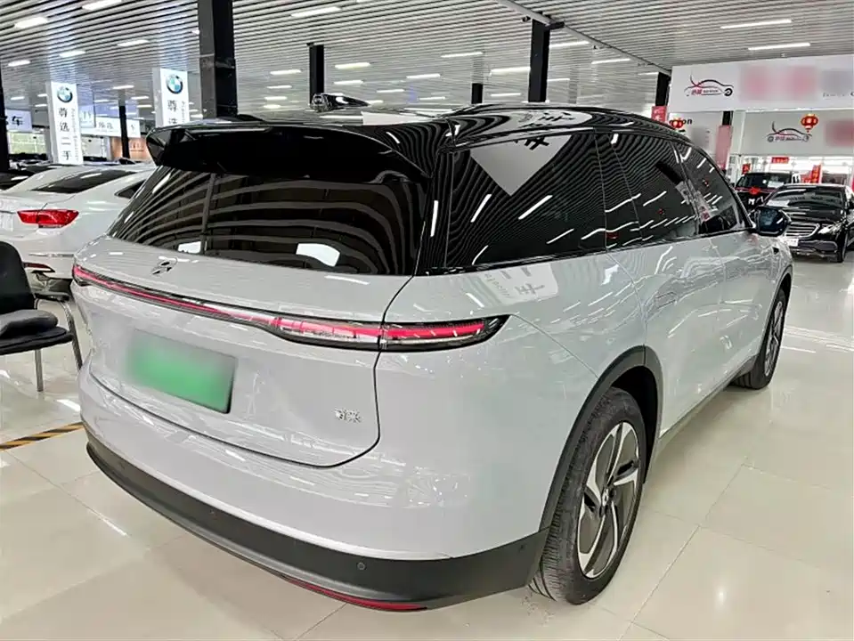 NIO ES8