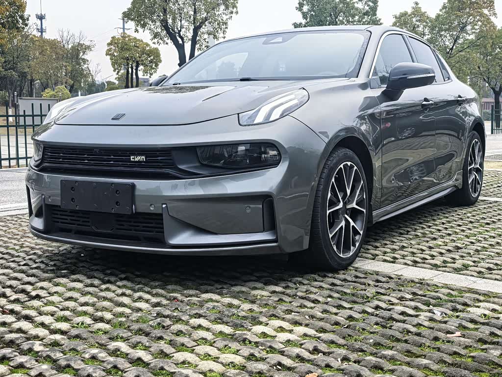 Lynk & Co 03