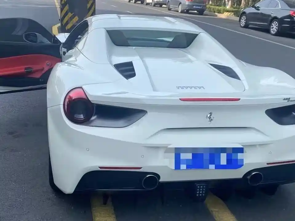 Ferrari 488