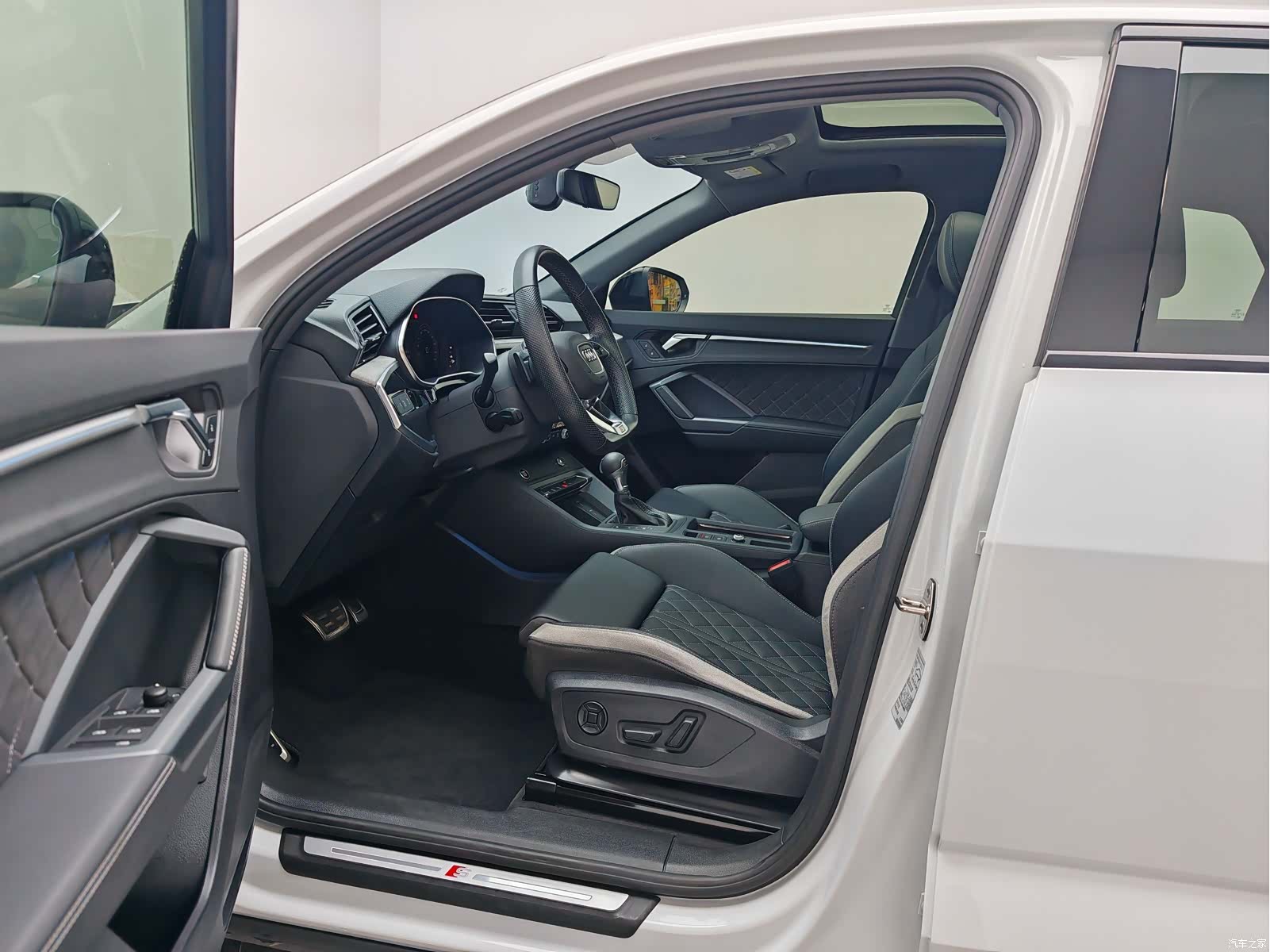 Audi Q3, 2024 14