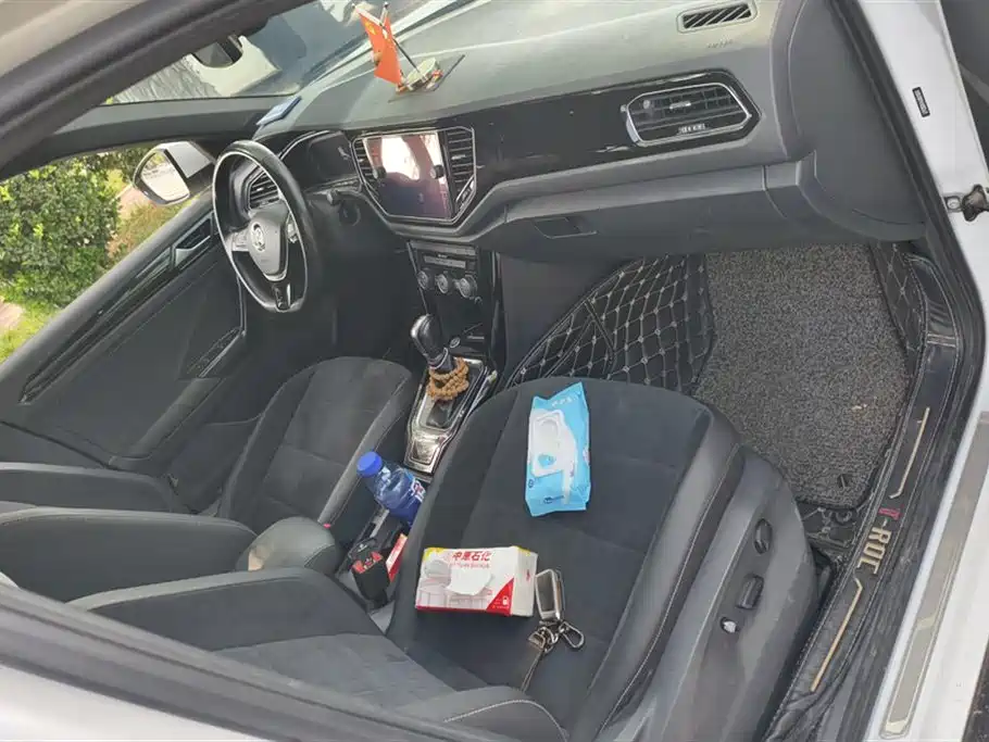 Volkswagen T-ROC exploring Songs