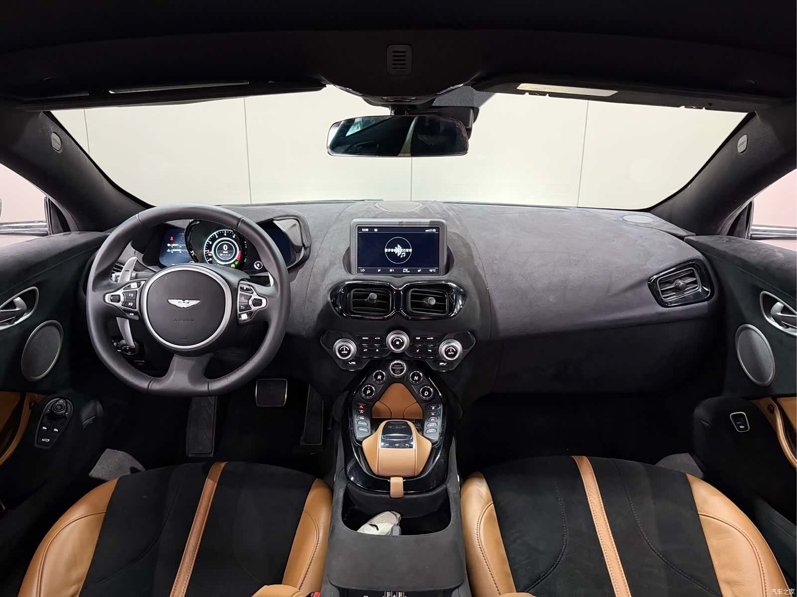 Aston Martin Vantage, 2019 11