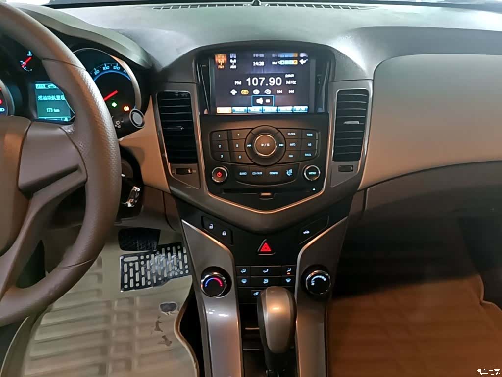 Chevrolet SE, 2016 13