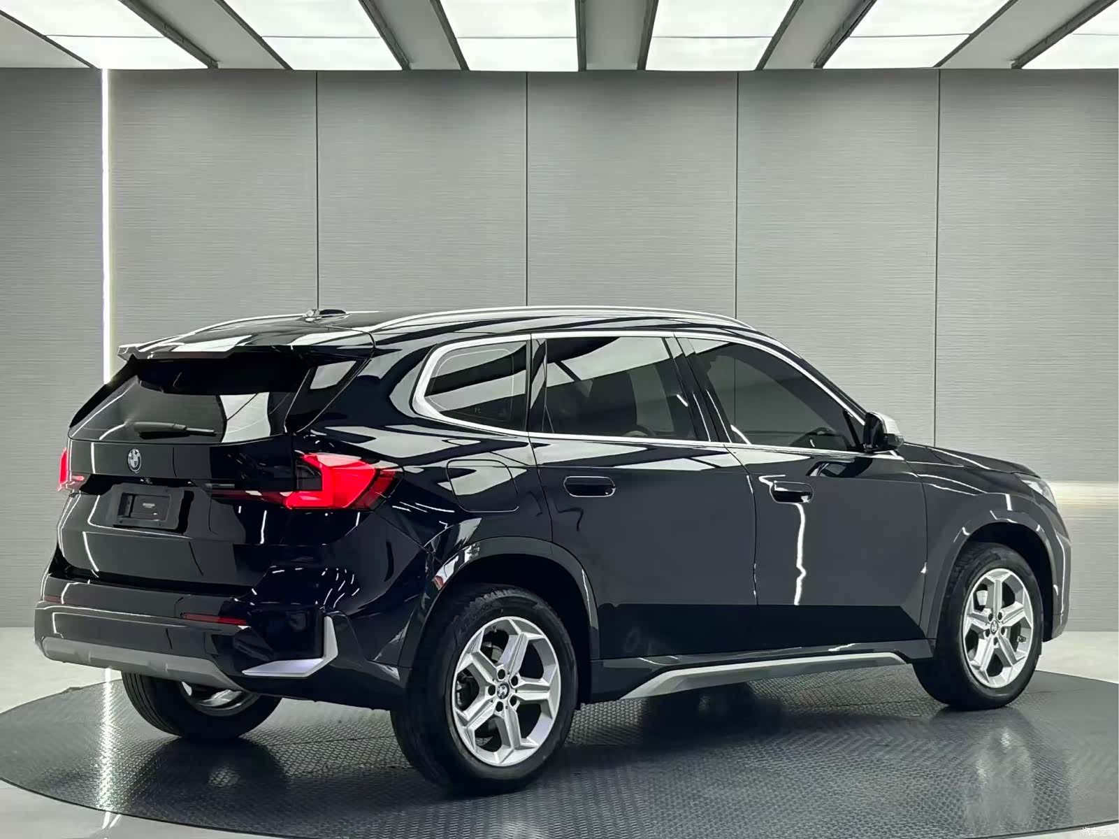 BMW X1, 2023 все фото