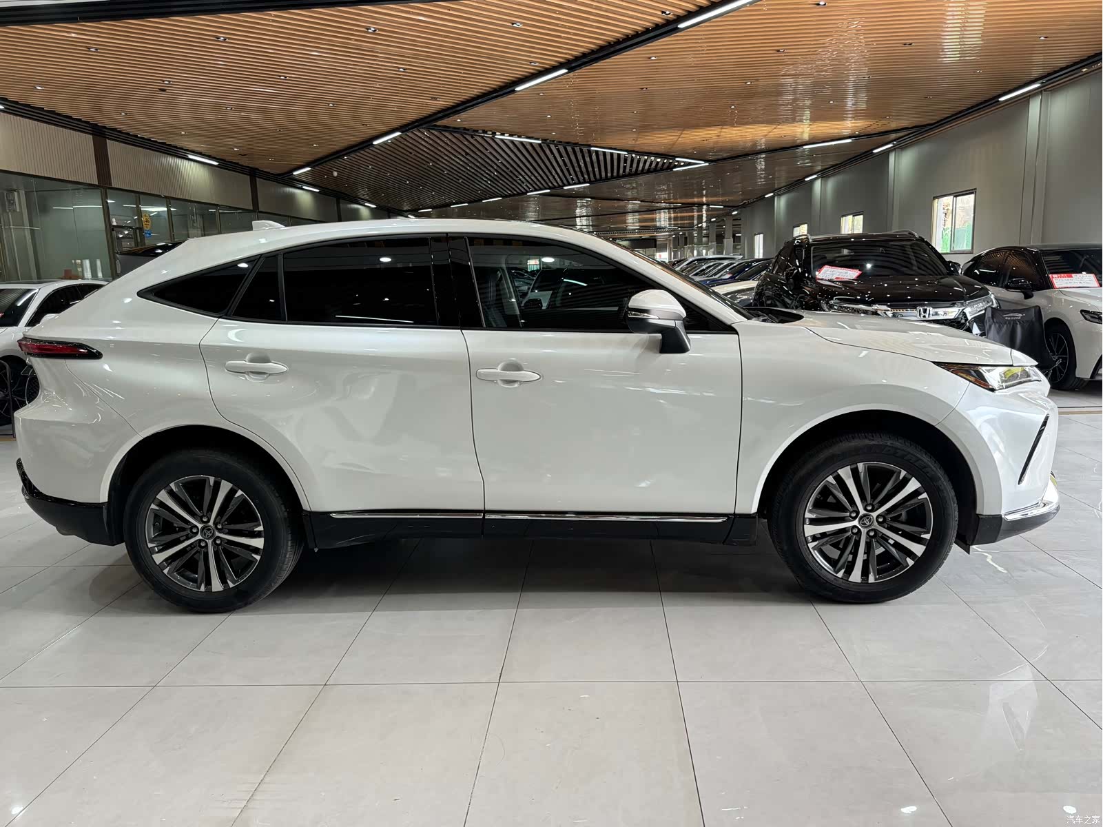 Toyota Venza, 2023 3