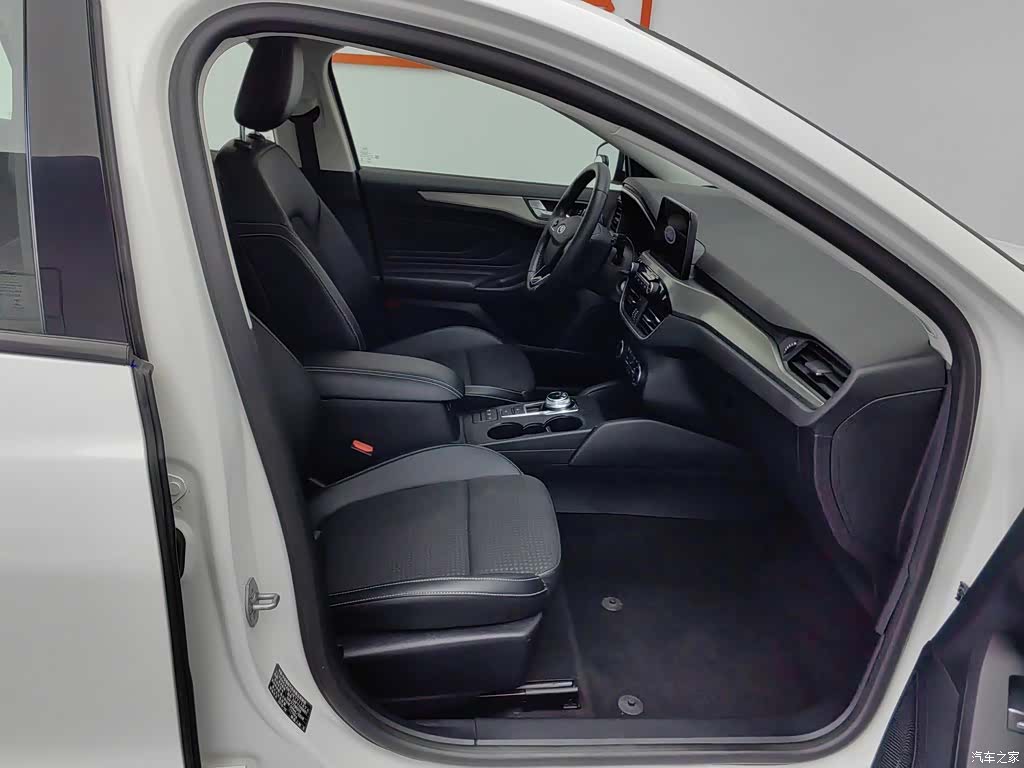 Ford Focus, 2019 23