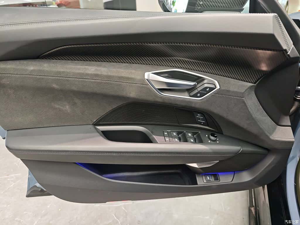 Audi e-tron, 2022 все фото