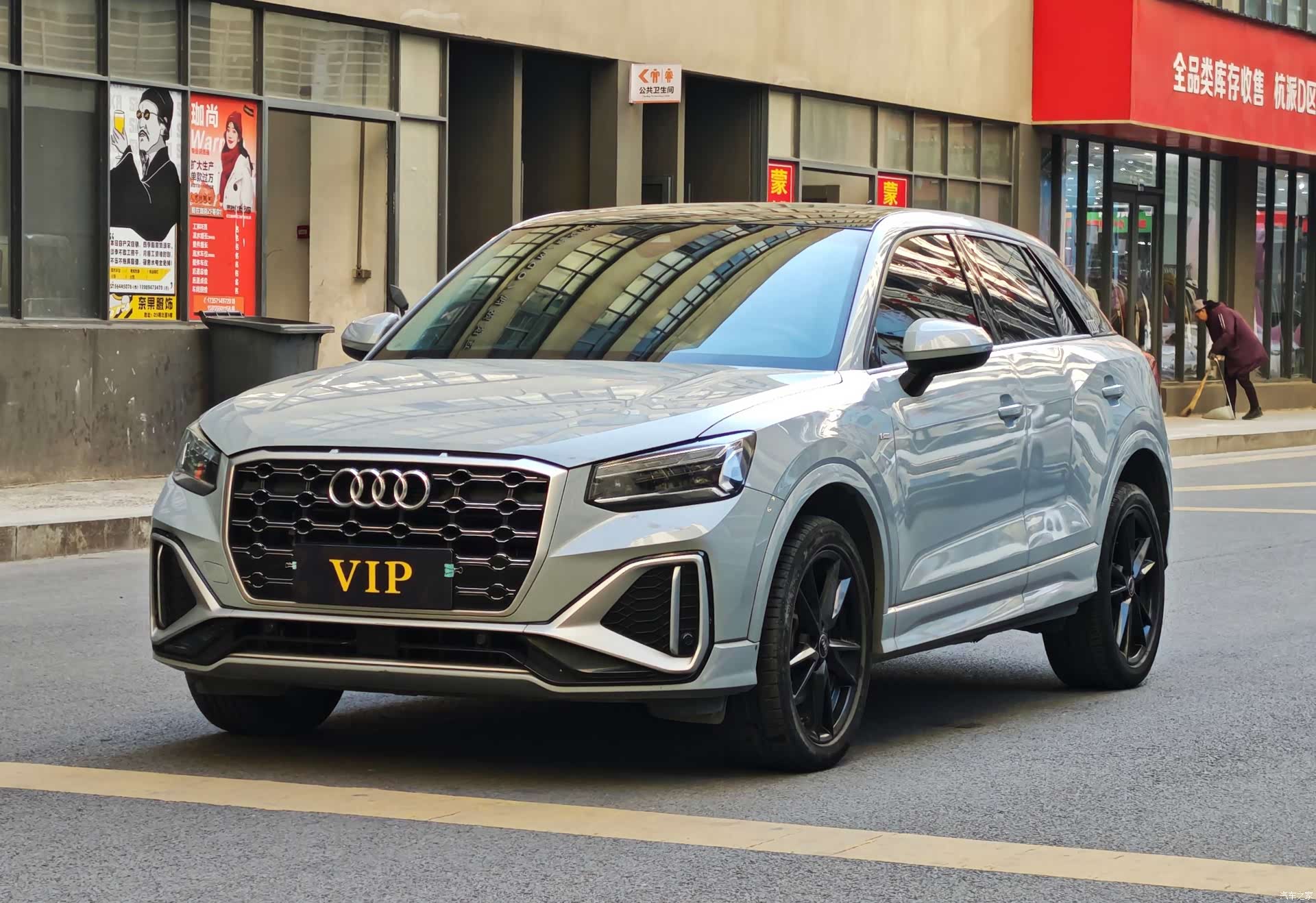 Audi Q2L, 2024 1
