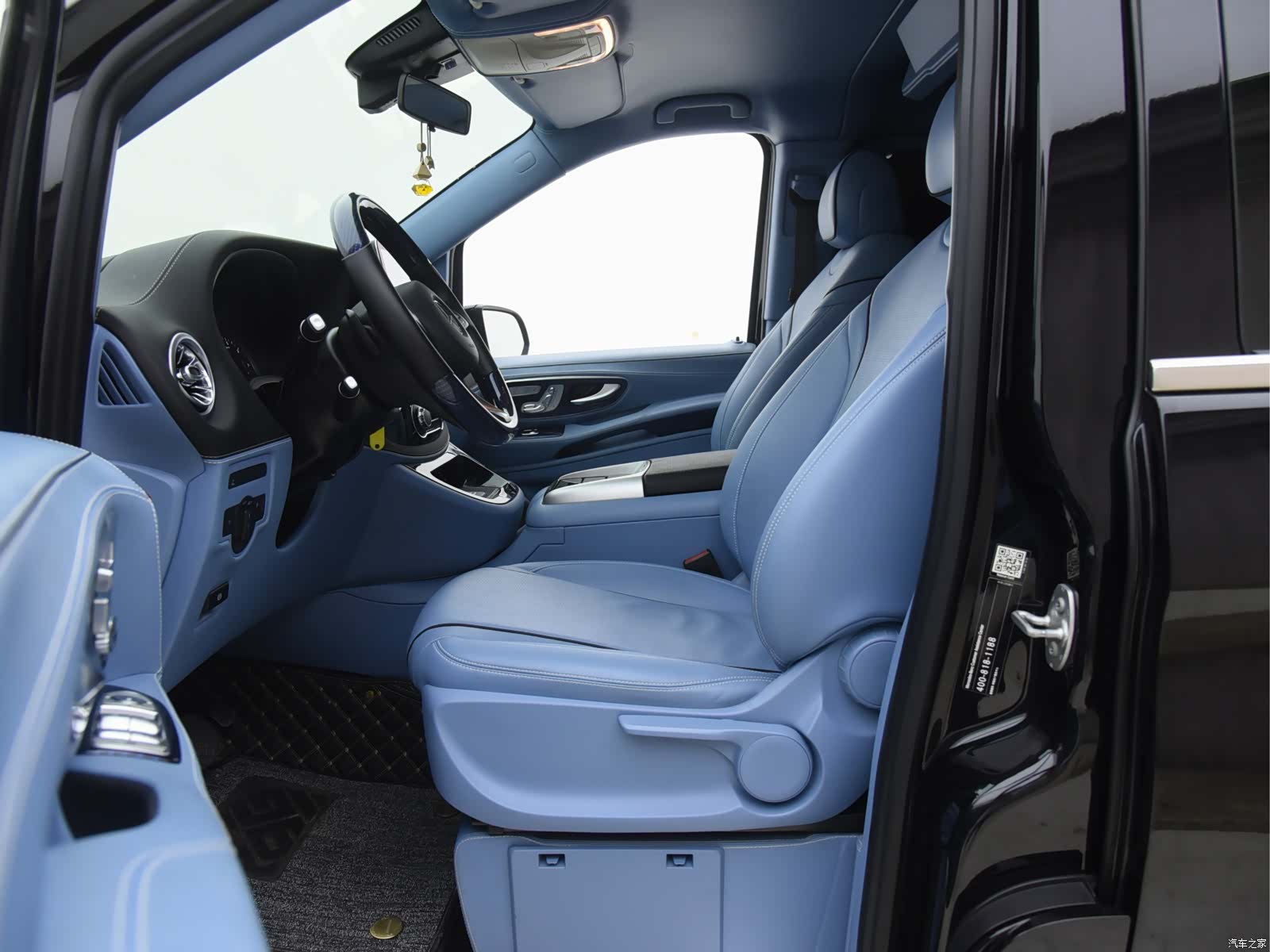 Mercedes-Benz 7, 2023 12