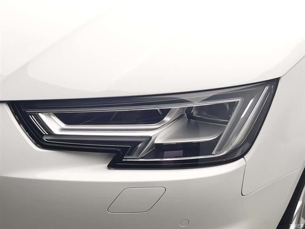 Audi A4L, 2018 7