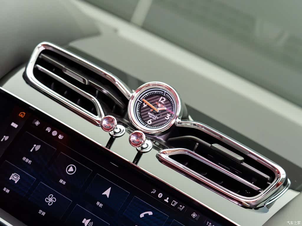 Bentley Bentayga, 2022 20