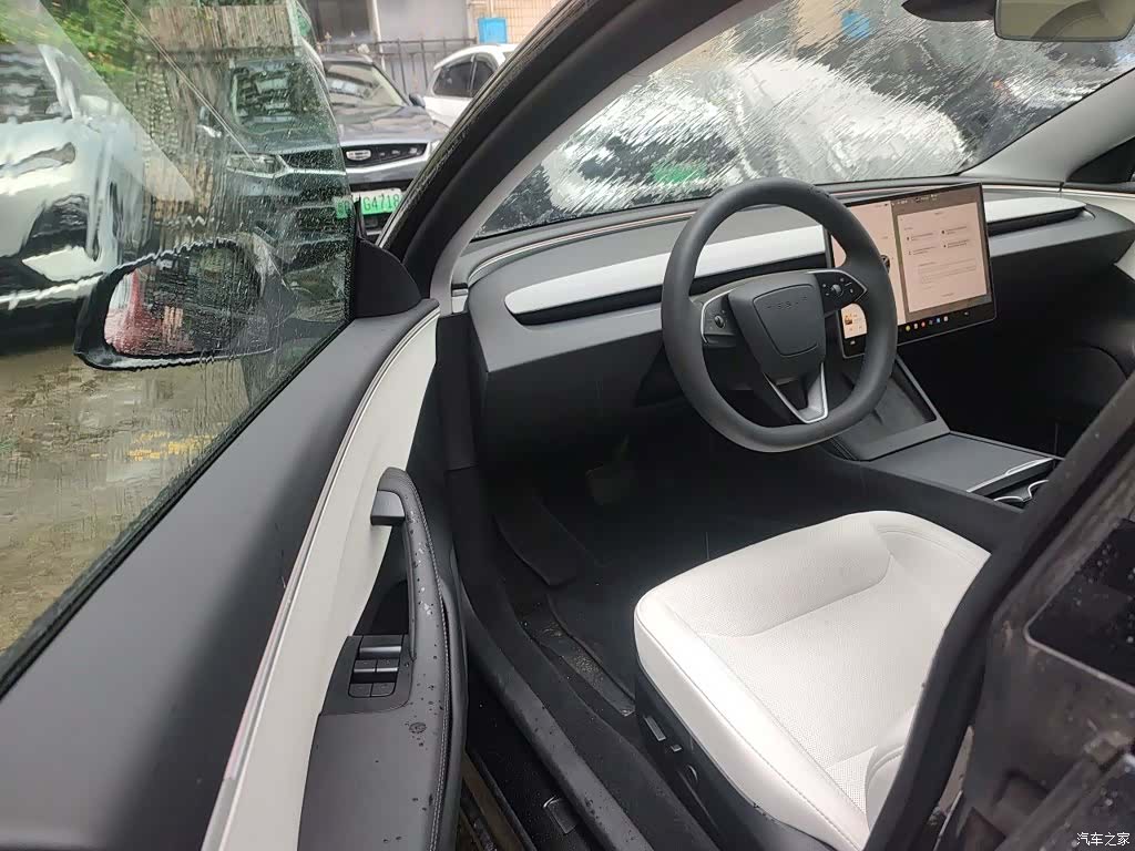 Tesla Model 3, 2024 12
