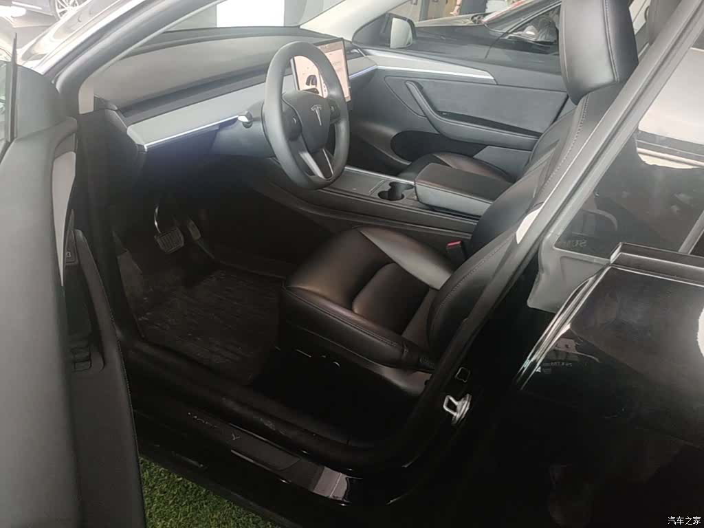 Tesla Model Y, 2024 16