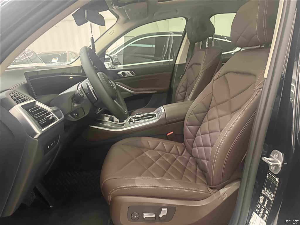 BMW X5, 2025 10
