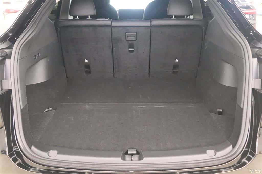 Tesla Model Y, 2024 21