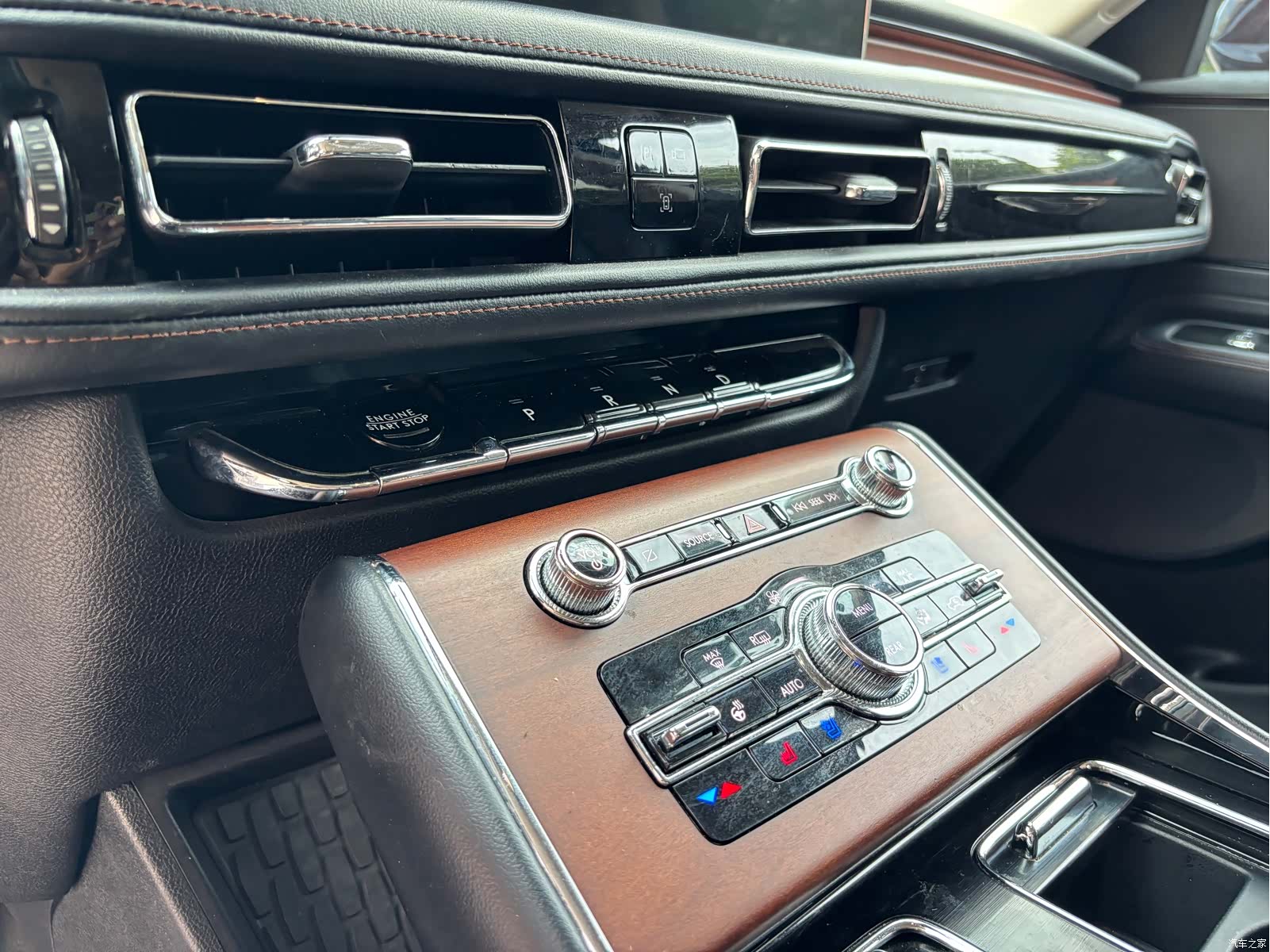 Lincoln Aviator, 2021 10