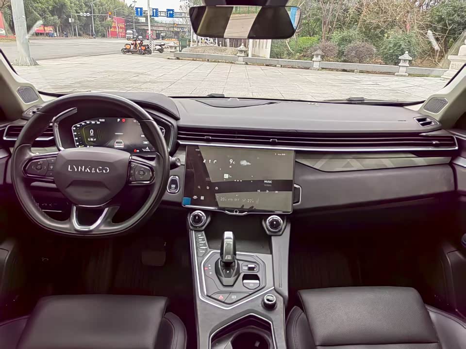 Lynk & Co 01