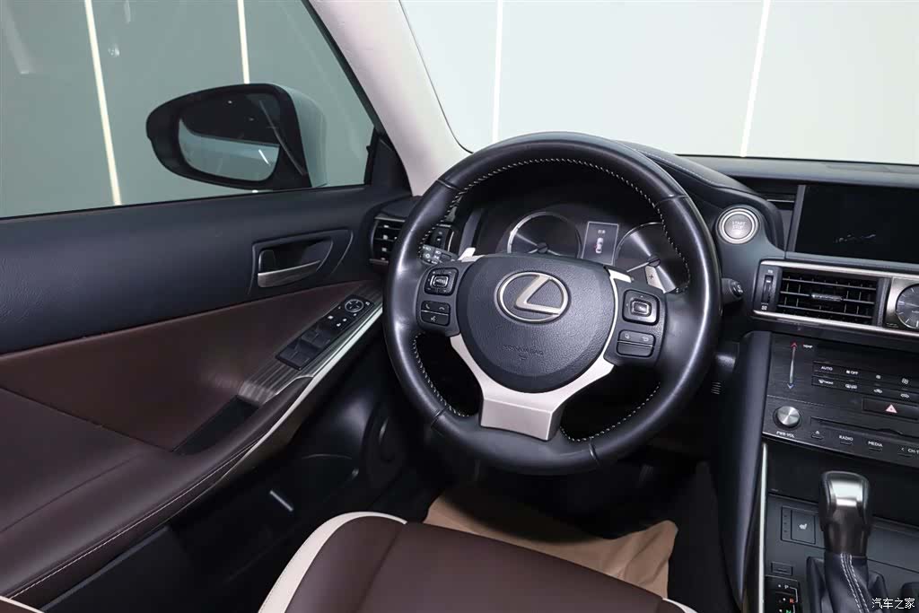 Lexus IS, 2017 23