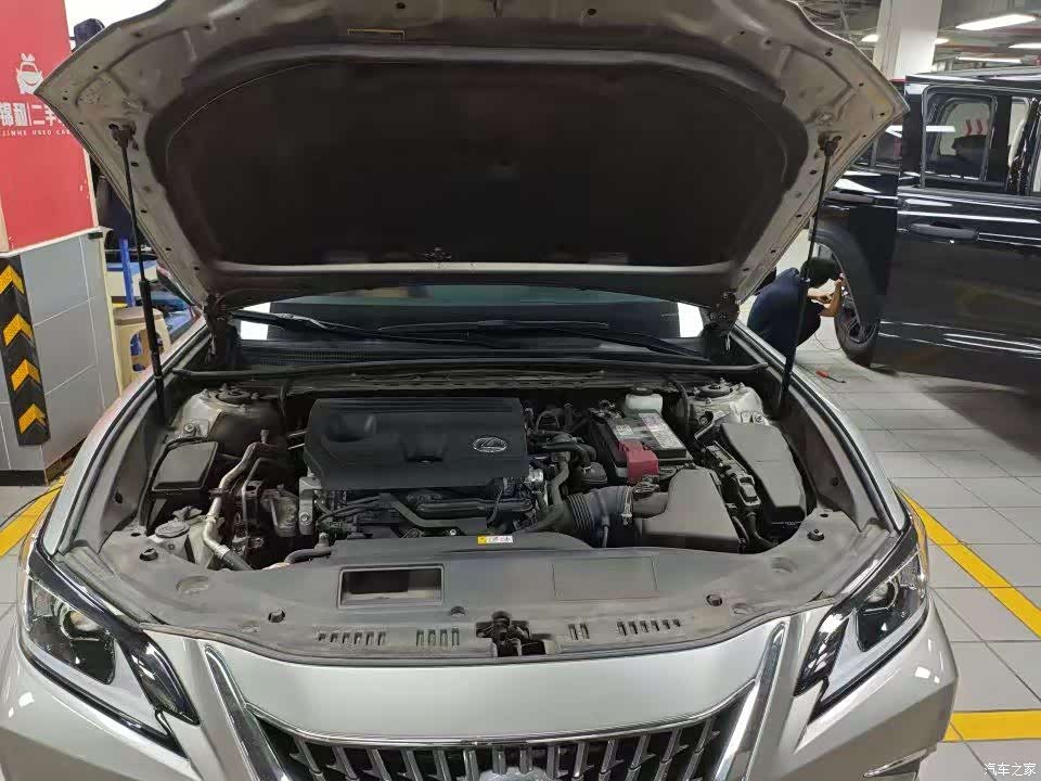 Lexus ES, 2024 3
