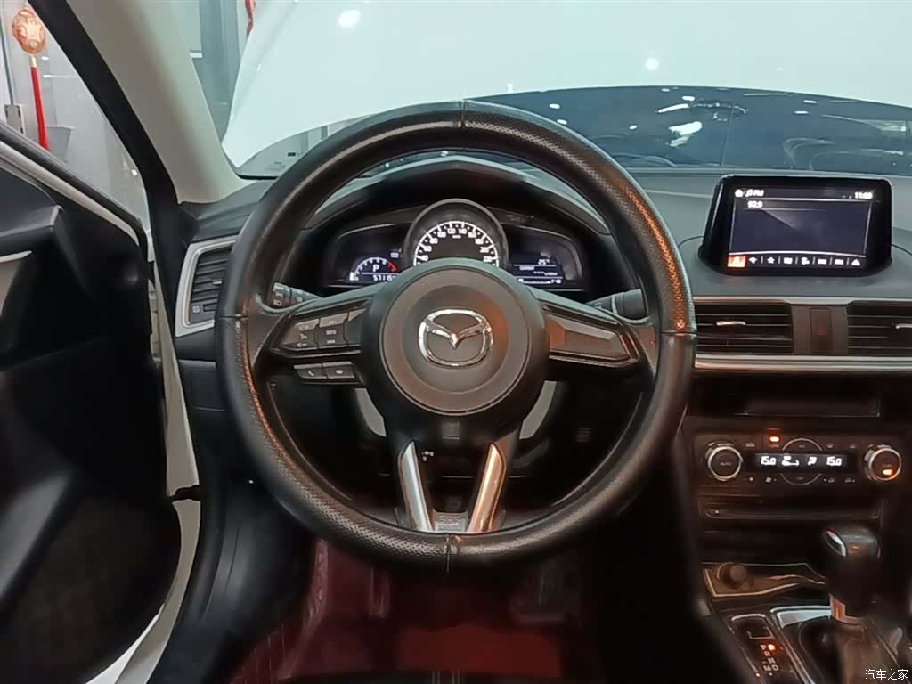Mazda Mazda3, 2018 11
