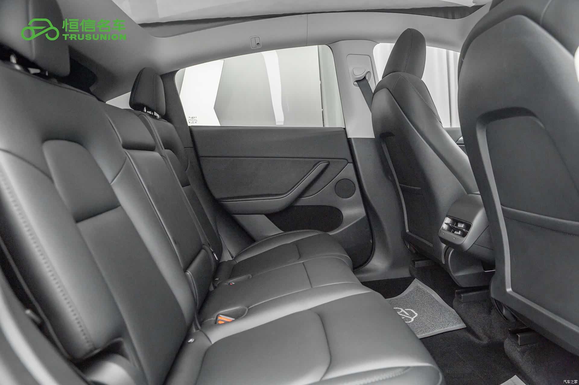 Tesla Model Y, 2024 16