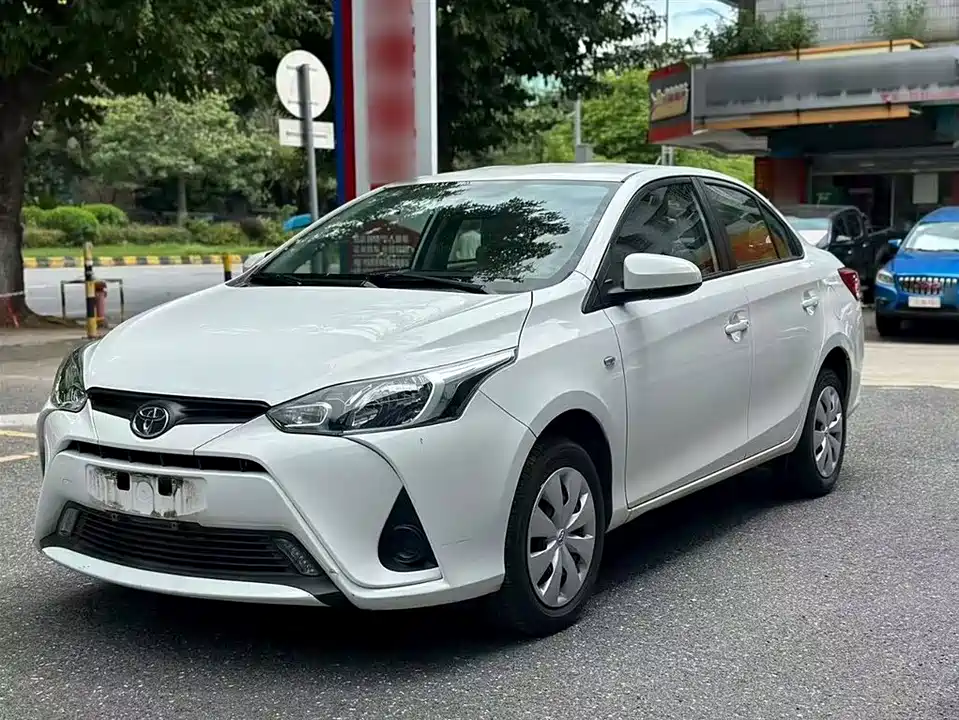 Toyota YARiS L to enjoy