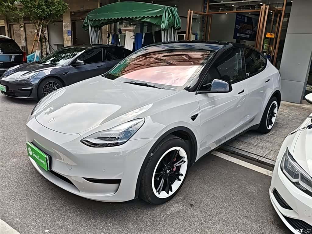 Tesla Model Y, 2023 2