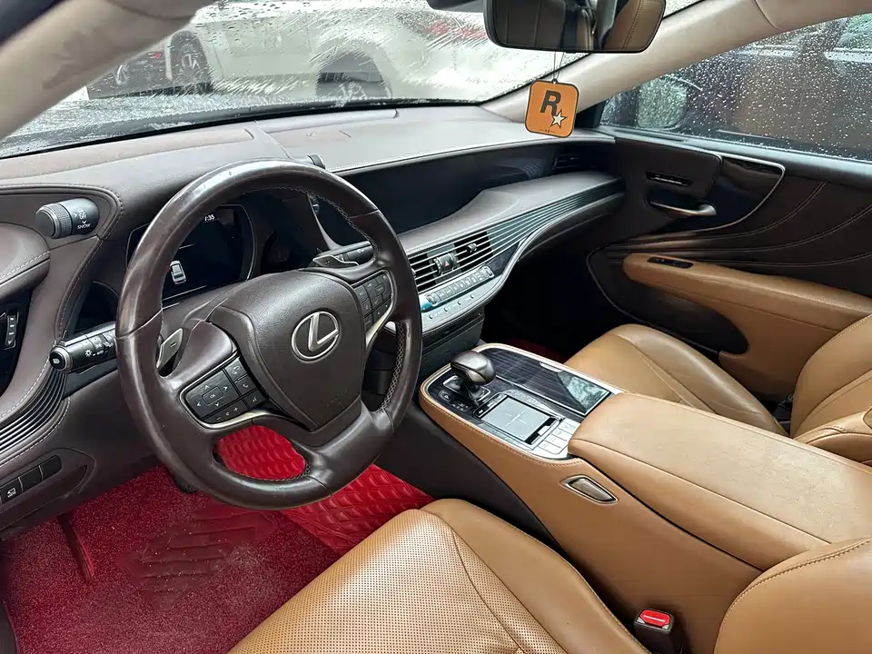 Lexus LS