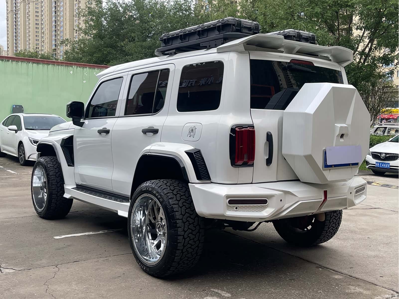 Tank 300, 2023 6