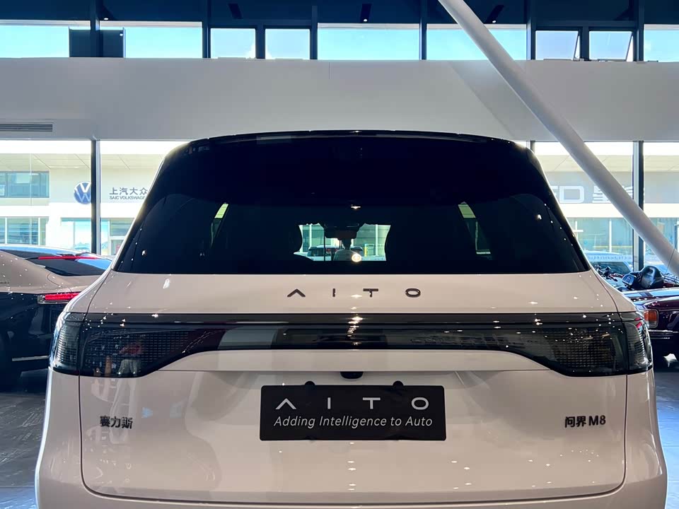 AITO Ask the world M8