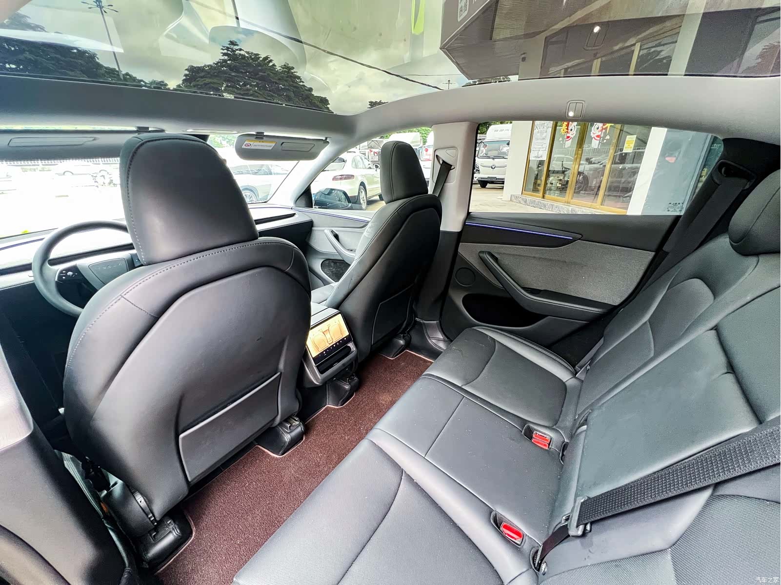 Tesla Model Y, 2025 все фото
