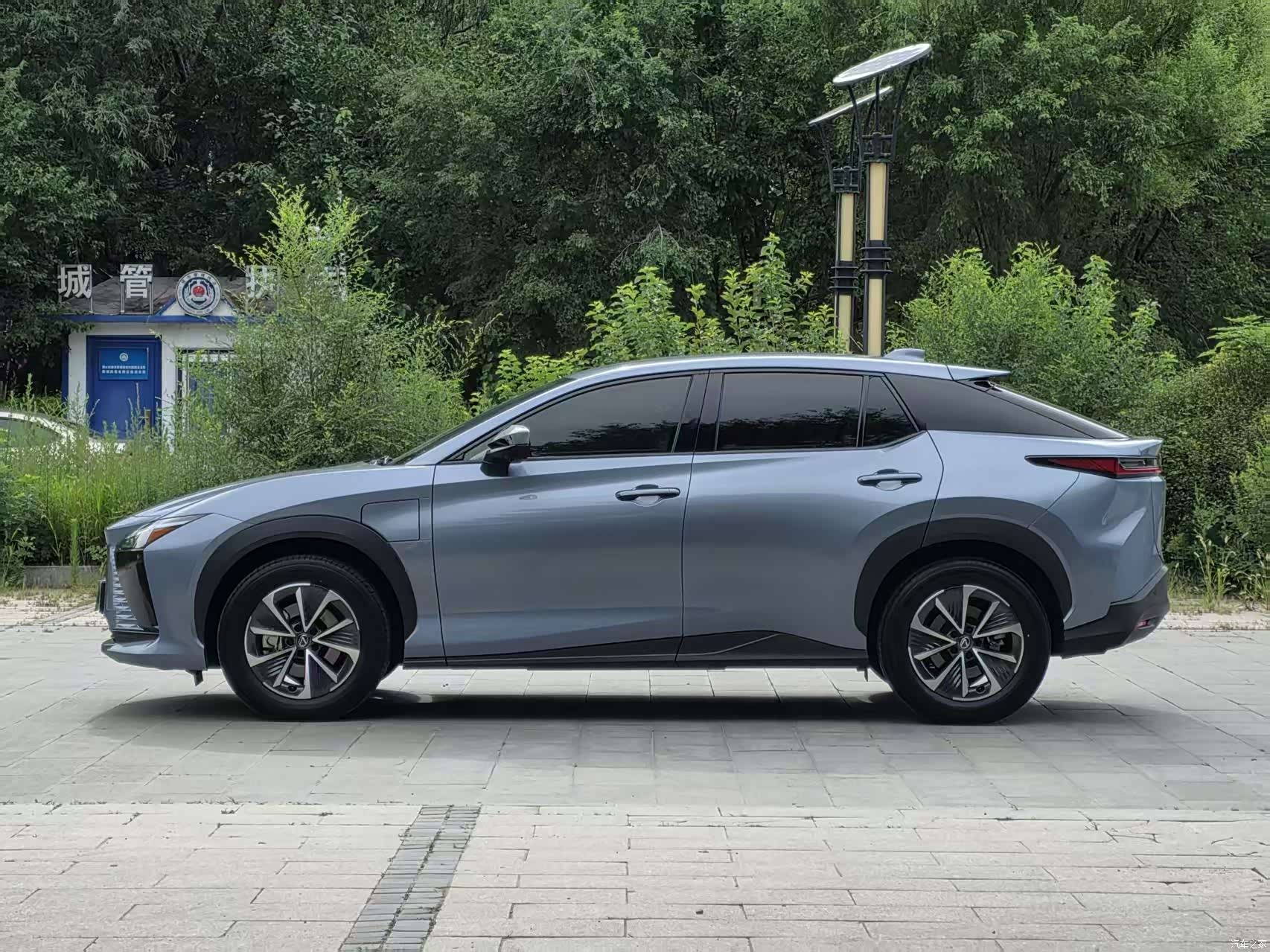 Lexus RZ, 2024 3