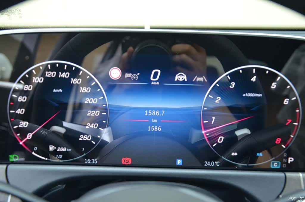 Mercedes-Benz E-Class, 2026 12