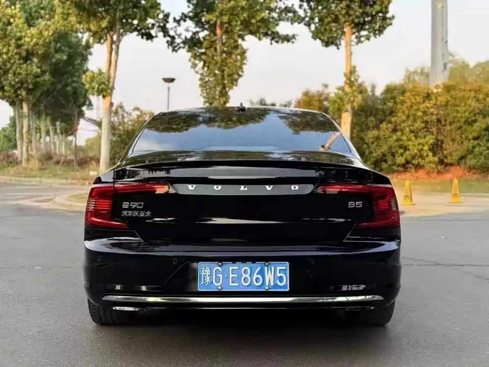 Volvo S90