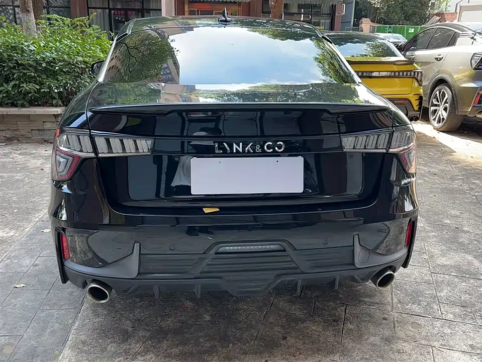 Lynk & Co 03