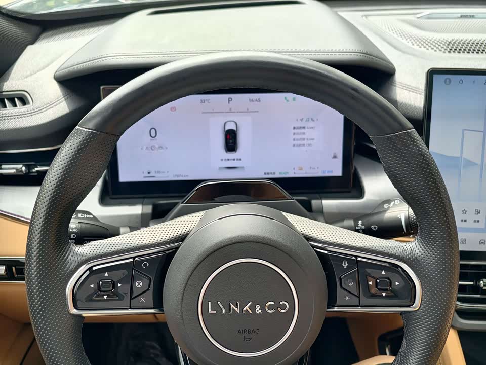 Lynk & Co 09 EM-P
