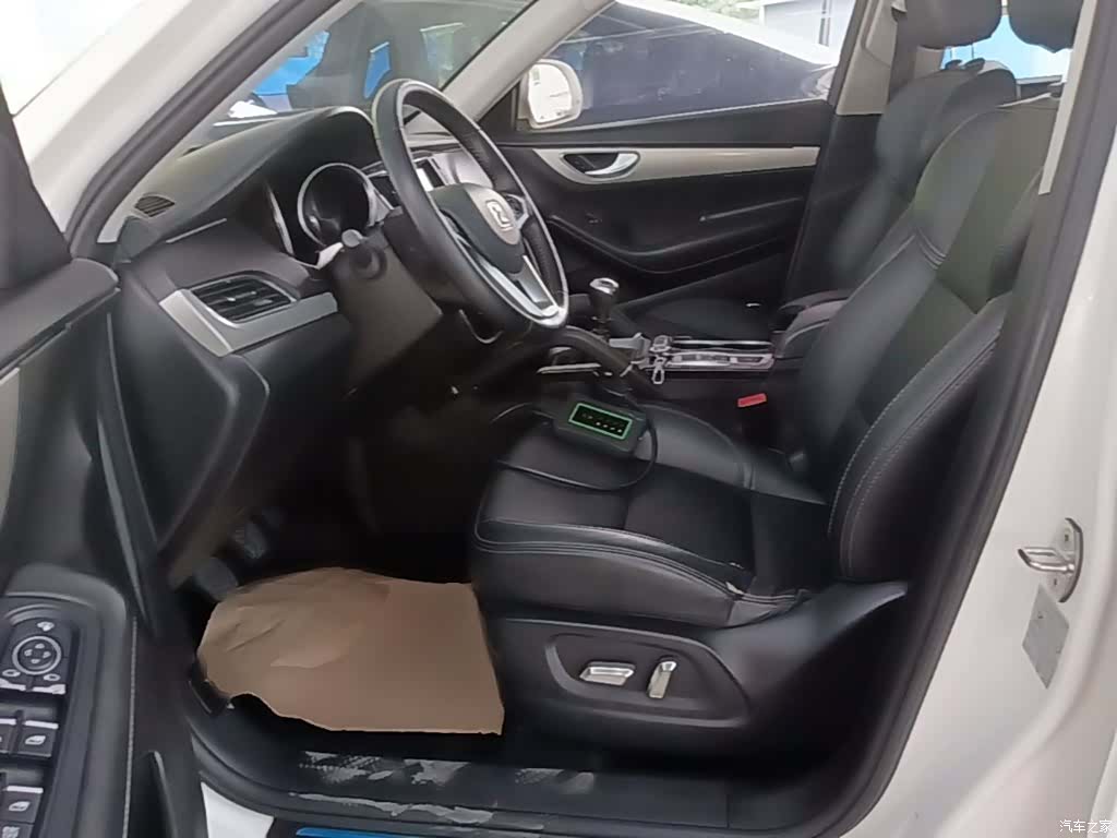Zotye SR7, 2016 15