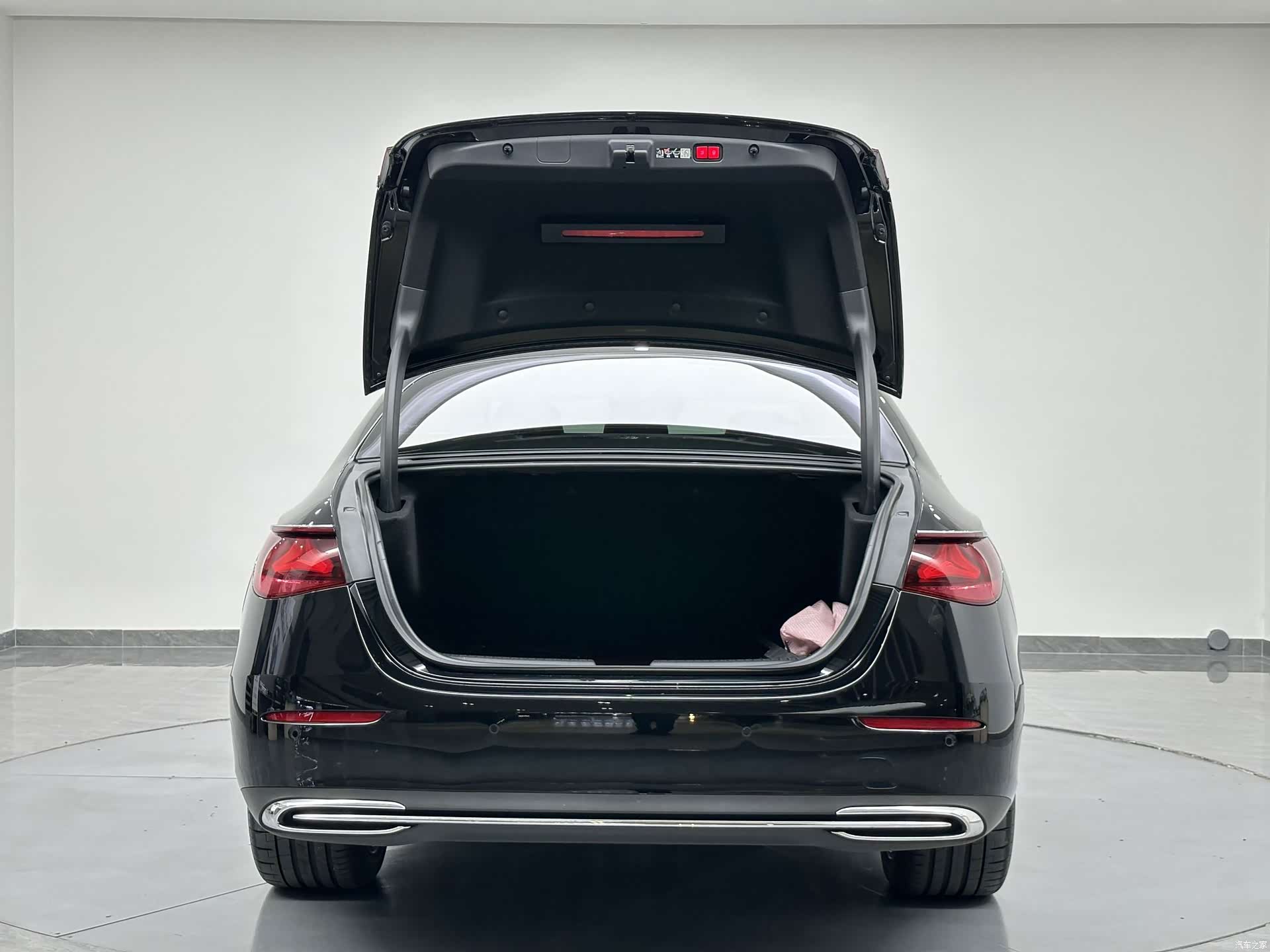 Mercedes-Benz E-Class, 2025 25